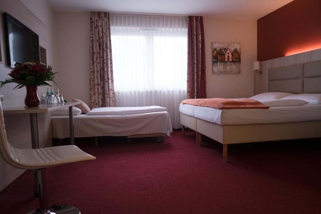 Hotel Roedelheimer Hof - Am Wasserturm Φραγκφούρτη Δωμάτιο φωτογραφία