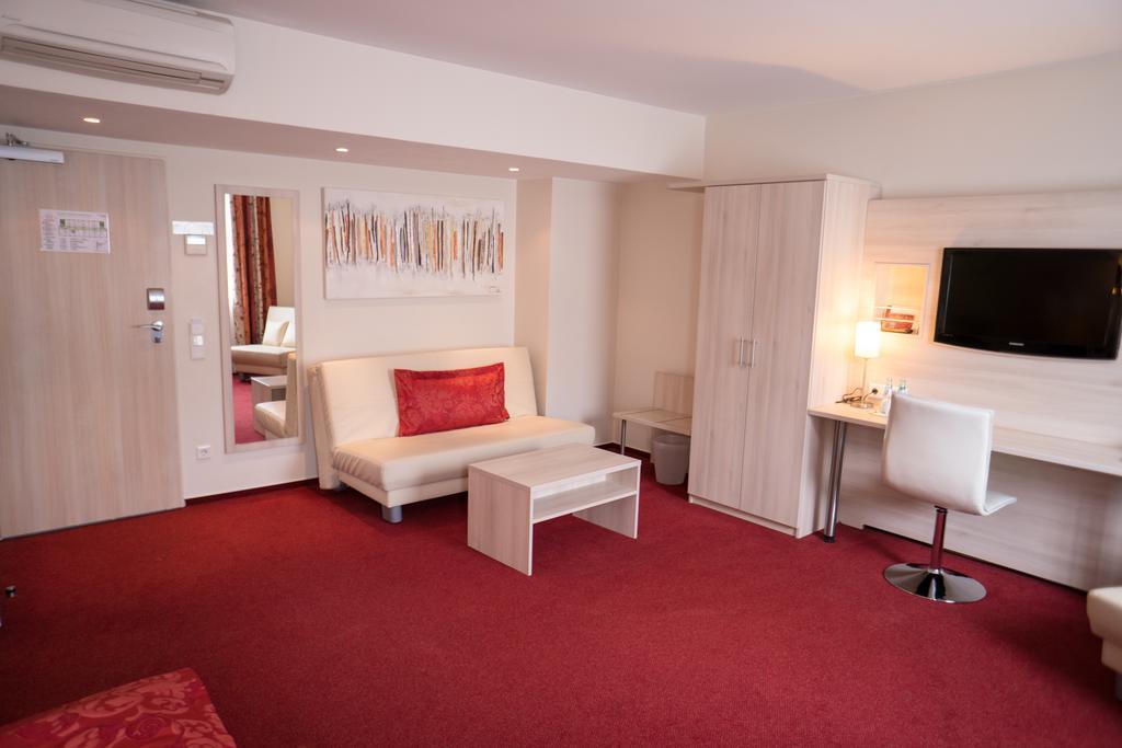 Hotel Roedelheimer Hof - Am Wasserturm Φραγκφούρτη Δωμάτιο φωτογραφία