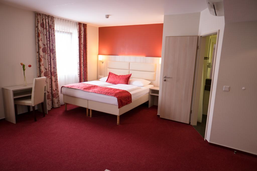 Hotel Roedelheimer Hof - Am Wasserturm Φραγκφούρτη Δωμάτιο φωτογραφία