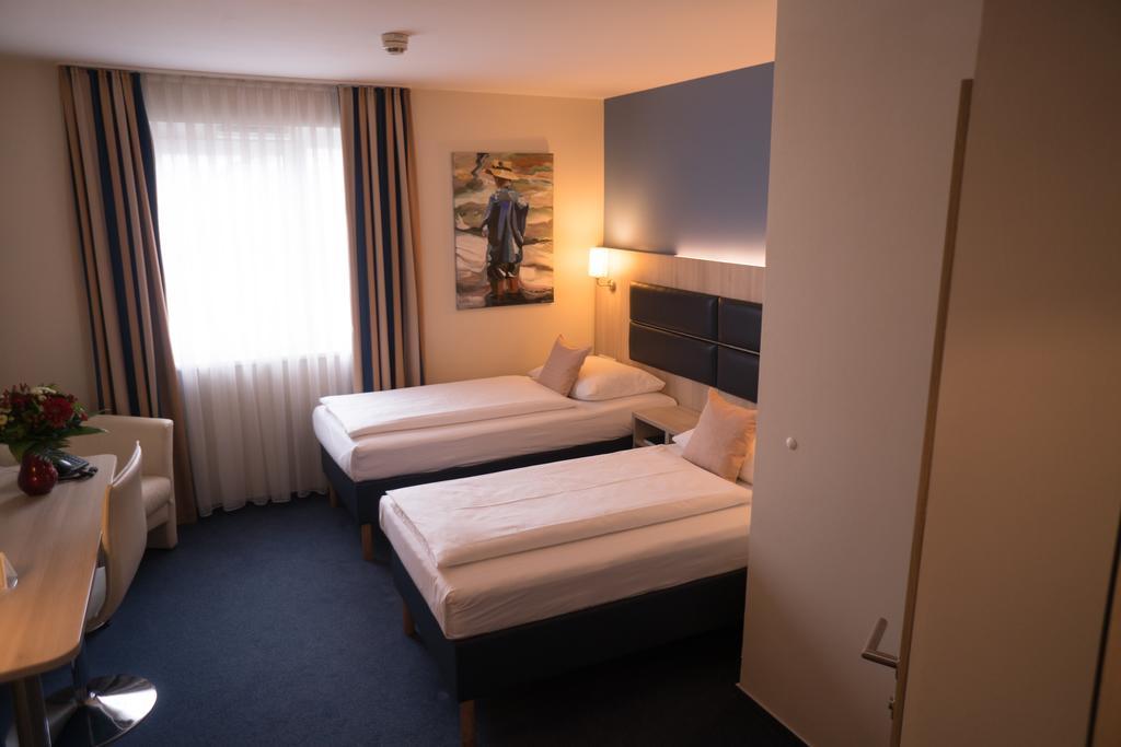 Hotel Roedelheimer Hof - Am Wasserturm Φραγκφούρτη Δωμάτιο φωτογραφία