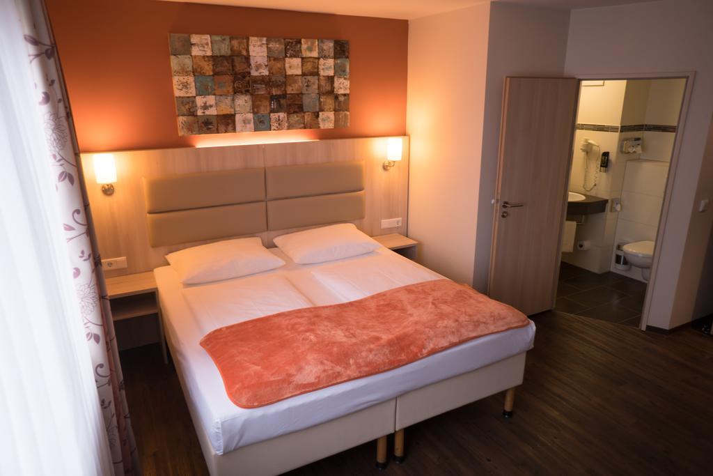 Hotel Roedelheimer Hof - Am Wasserturm Φραγκφούρτη Δωμάτιο φωτογραφία